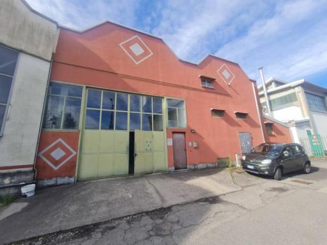 Immobile di 700 m in vendita a Varese