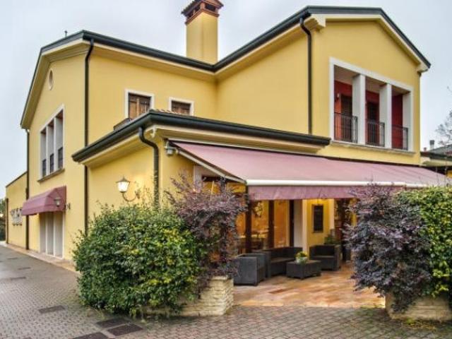 Immobile di 750 m con più di 5 locali in vendita a Torreglia [rif. DV 10898]