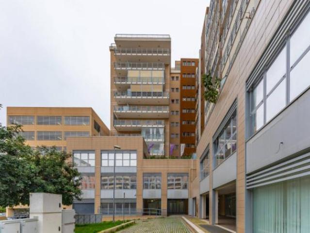 Immobile di 776 m in vendita a Bari