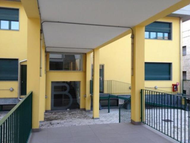 Immobile di 92 m con 1 locale in affitto a Pero