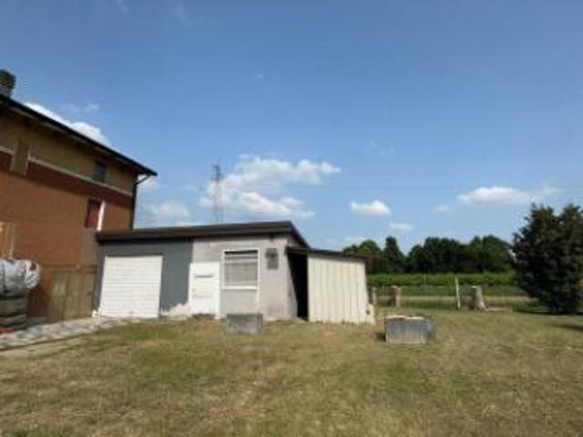 Immobile di 100 m con 4 locali in vendita a Carpi