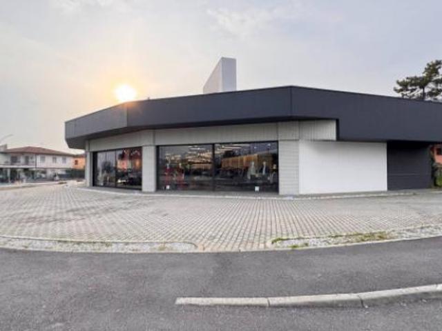 Immobile di 1091 m con 5 locali in vendita a Bagnolo Mella