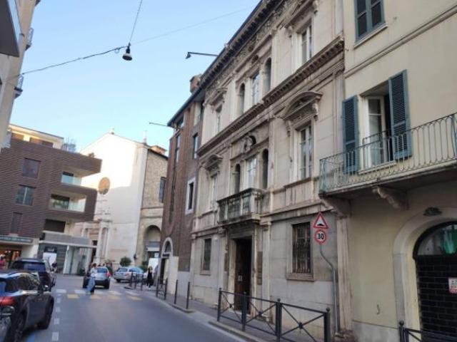 Immobile di 110 m con 3 locali in affitto a Brescia