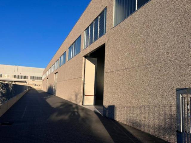 Immobile di 1150 m con 2 locali in affitto a Montichiari