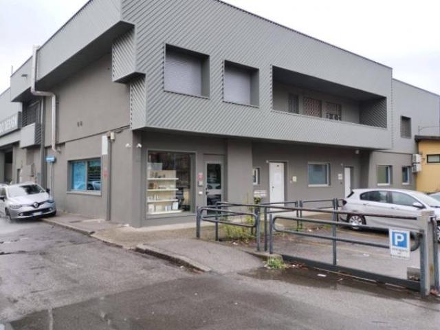 Immobile di 141 m in affitto a Brescia