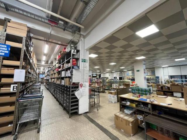 Immobile di 1500 m in vendita a Brescia