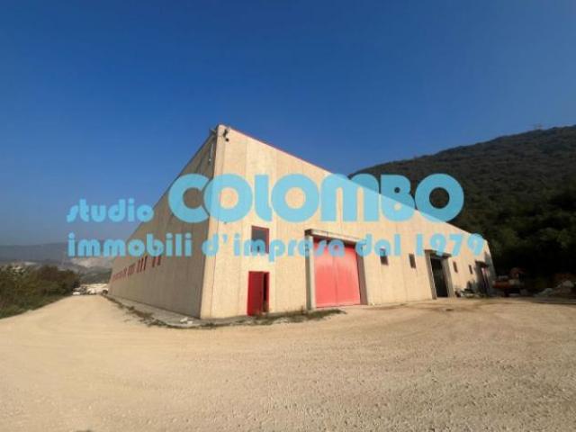 Immobile di 1600 m con 5 locali in affitto a Nuvolera
