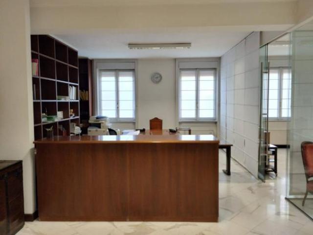 Immobile di 164 m con 3 locali in affitto a Brescia