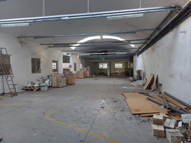 Immobile di 1664 m con 1 locale in affitto a Carpi