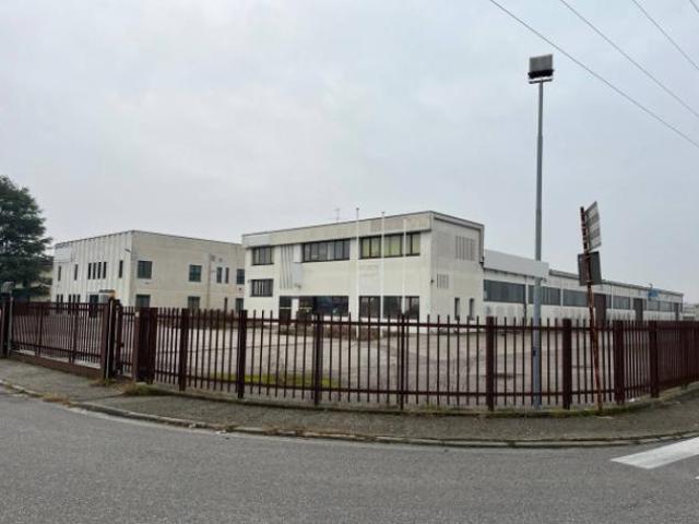 Immobile di 1700 m con 3 locali in affitto a San Zeno Naviglio