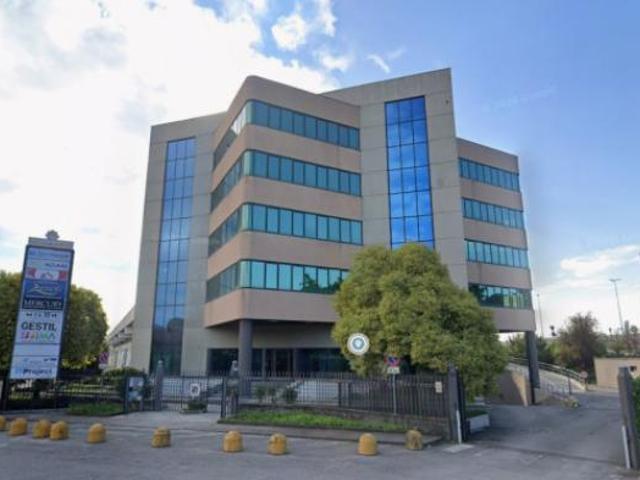 Immobile di 180 m con 5 locali in affitto a Brescia