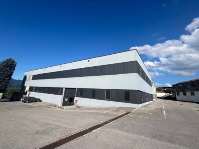Immobile di 2000 m con 1 locale in affitto a Odolo