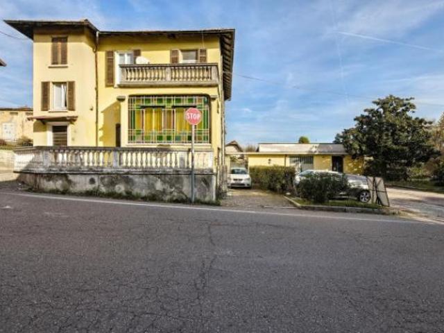Immobile di 200 m in vendita a Sumirago [rif. DV 11178]
