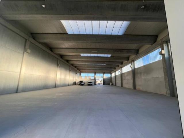Immobile di 2300 m con 2 locali in affitto a Castenedolo