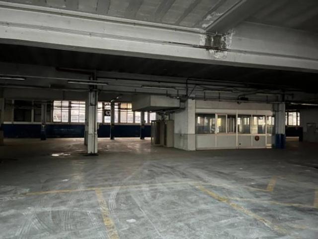 Immobile di 3300 m con 1 locale in affitto a Brescia