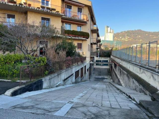 Immobile di 3300 m con 1 locale in affitto a Brescia