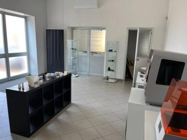 Immobile di 330 m con più di 5 locali in affitto a Rezzato