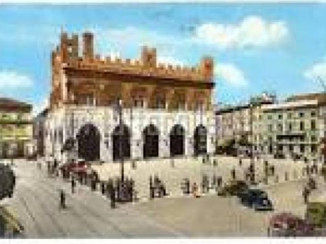 Immobile di 368 m con più di 5 locali in vendita a Piacenza