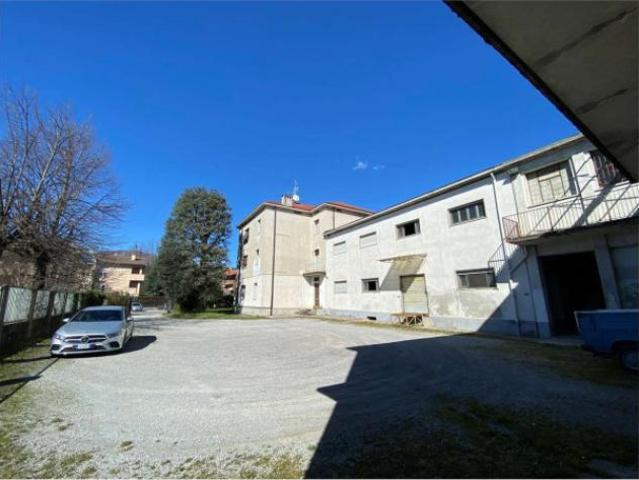 Immobile di 370 m con 3 locali in vendita a Oggiono