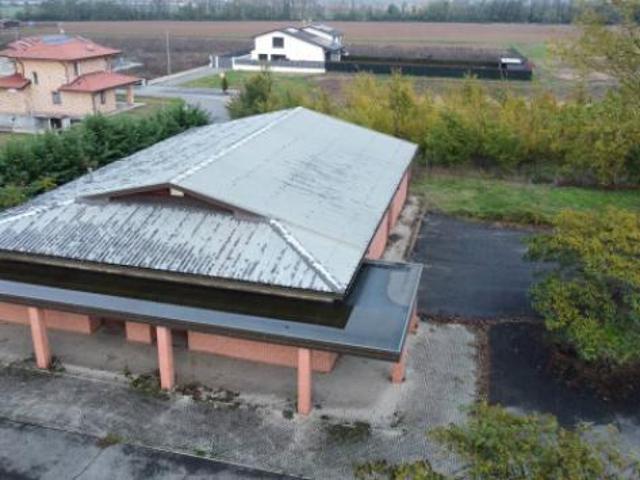 Immobile di 390 m con 1 locale in vendita a Pozzolo Formigaro