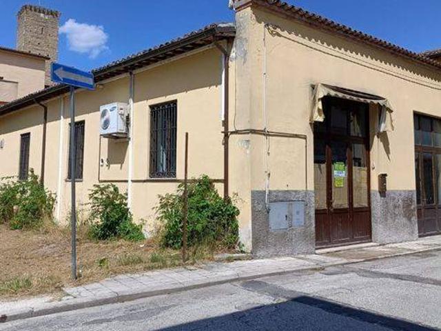 Immobile in vendita a Castelraimondo MC