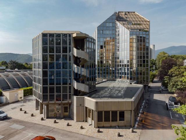 Palazzo / Stabile in vendita a Brescia BS