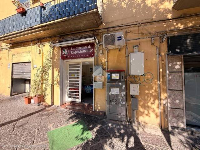 Attività / Licenza in vendita a Napoli NA