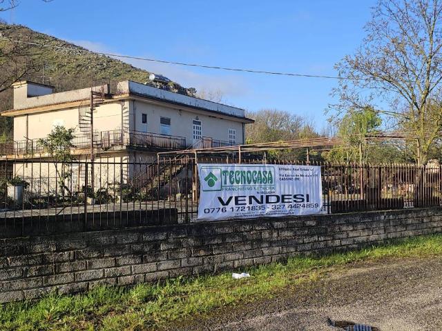 Immobile in vendita a San Vittore del Lazio FR