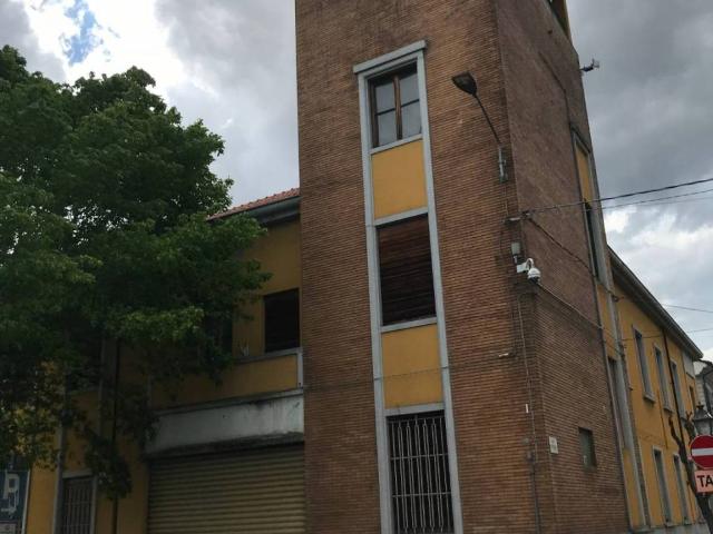 Palazzo / Stabile in vendita a Santhià VC