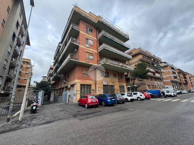 Box / Garage in vendita a Roma RM