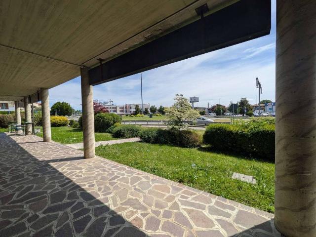 Immobile in vendita a Trezzano Rosa MI