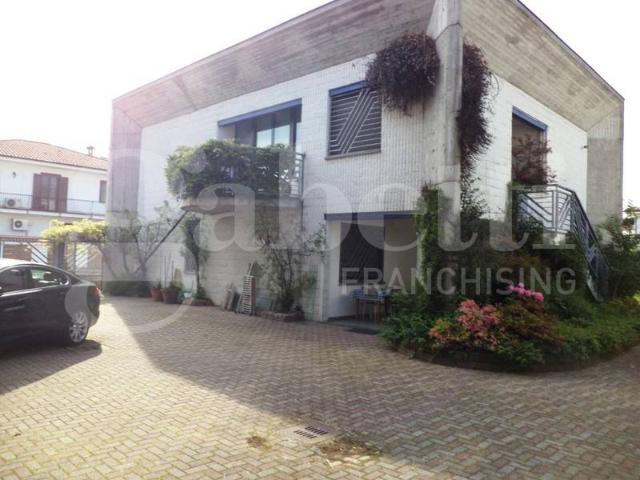Palazzo / Stabile in vendita a Vermezzo con Zelo MI