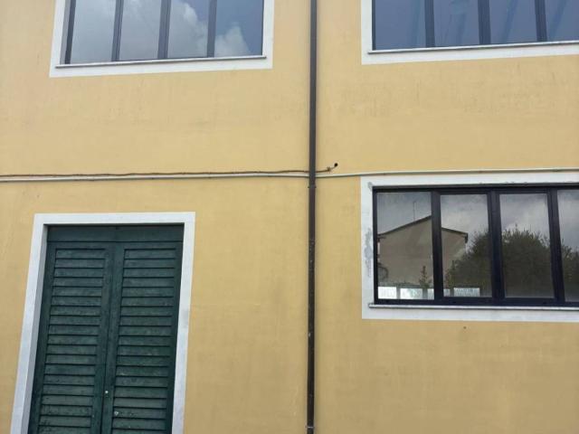 Immobile in affitto a Luni SP