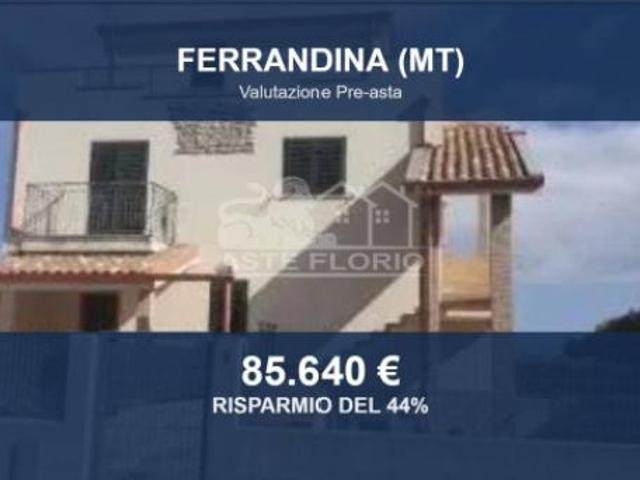 Immobile in asta di 143 m con più di 5 locali e box auto in vendita a Ferrandina