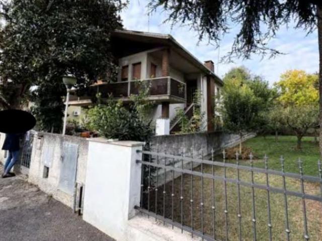 Immobile in asta di 140 m in vendita a Tresignana