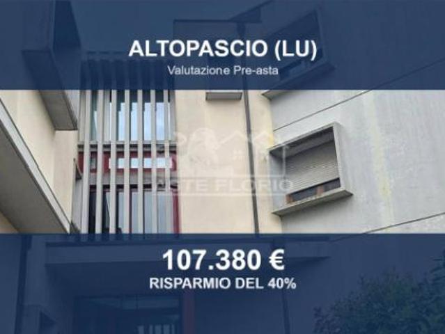 Immobile in asta di 149 m con più di 5 locali e box auto in vendita a Altopascio