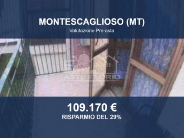 Immobile in asta di 149 m con più di 5 locali e box auto in vendita a Montescaglioso