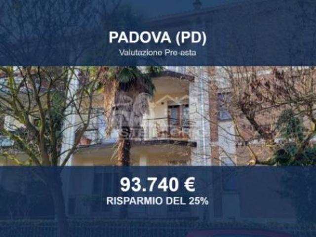 Immobile in asta di 149 m con più di 5 locali e box auto in vendita a Padova