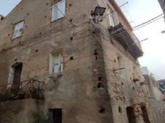 Immobile in asta di 14 m con più di 5 locali in vendita a Messina
