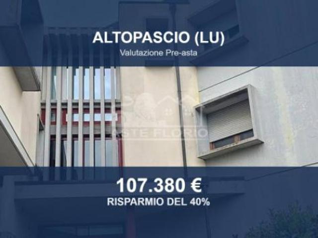 Immobile in asta di 150 m con più di 5 locali e box auto in vendita a Altopascio