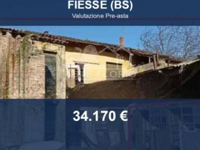 Immobile in asta di 150 m con più di 5 locali in vendita a Fiesse