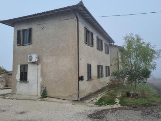 Immobile in asta di 158 m, box auto in vendita a Todi