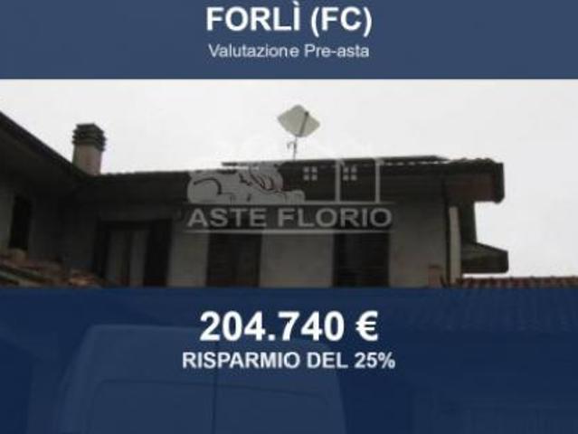 Immobile in asta di 159 m con più di 5 locali e box auto in vendita a Forlì