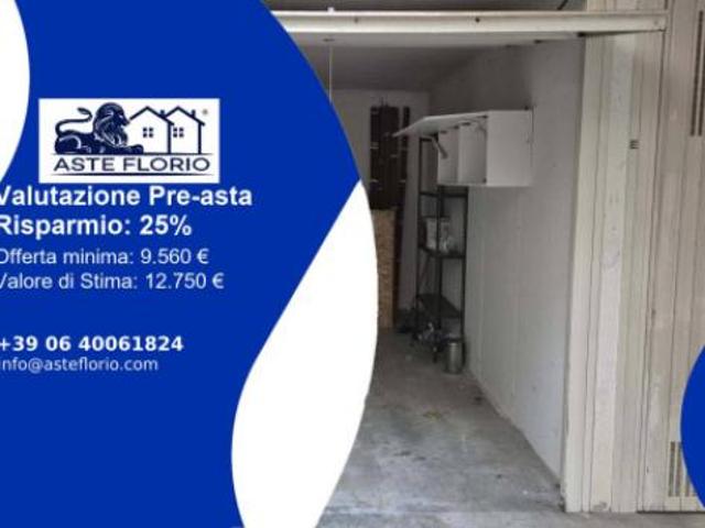 Immobile in asta di 15 m, box auto in vendita a Lesmo