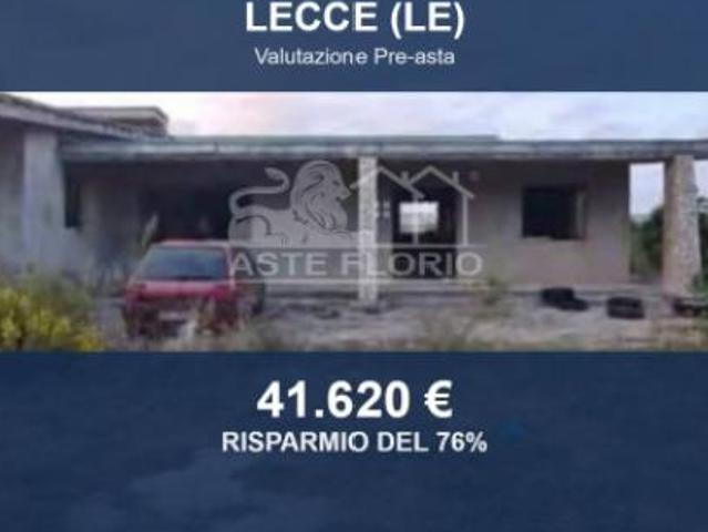 Immobile in asta di 163 m, box auto in vendita a Lecce