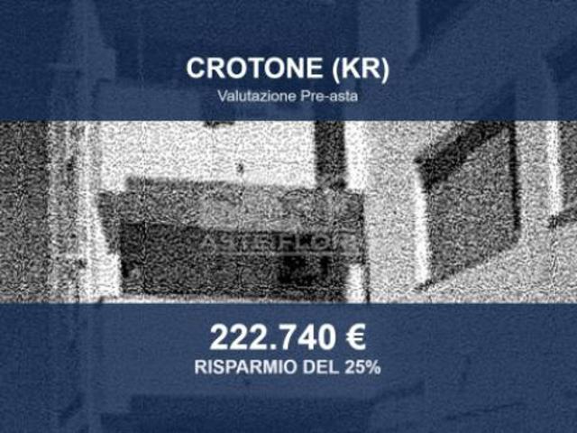 Immobile in asta di 160 m, box auto in vendita a Crotone
