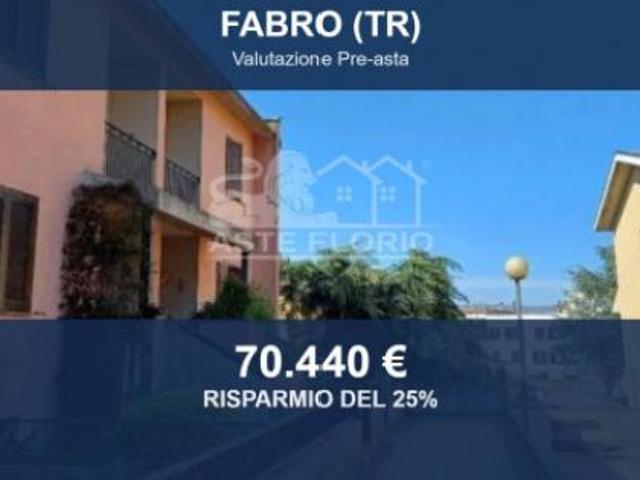 Immobile in asta di 167 m con più di 5 locali e box auto in vendita a Fabro