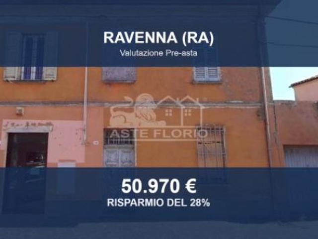 Immobile in asta di 167 m con più di 5 locali e box auto in vendita a Ravenna