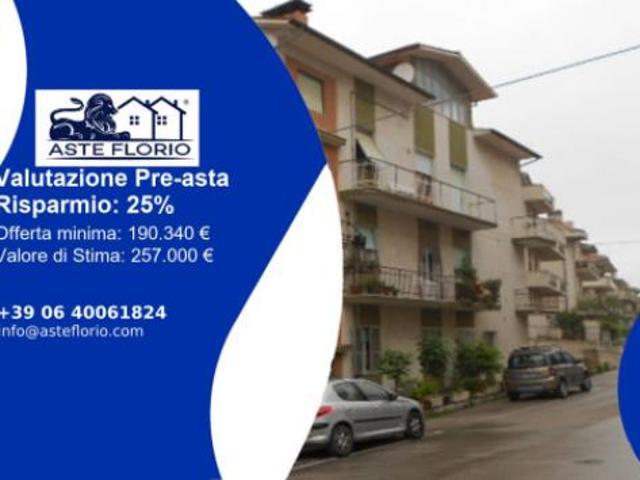 Immobile in asta di 167 m con più di 5 locali in vendita a Montegranaro