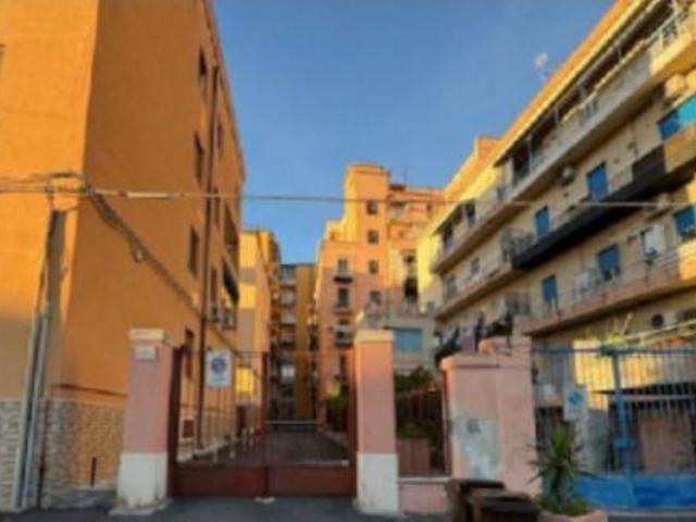 Immobile in asta di 164 m, box auto in vendita a Catania